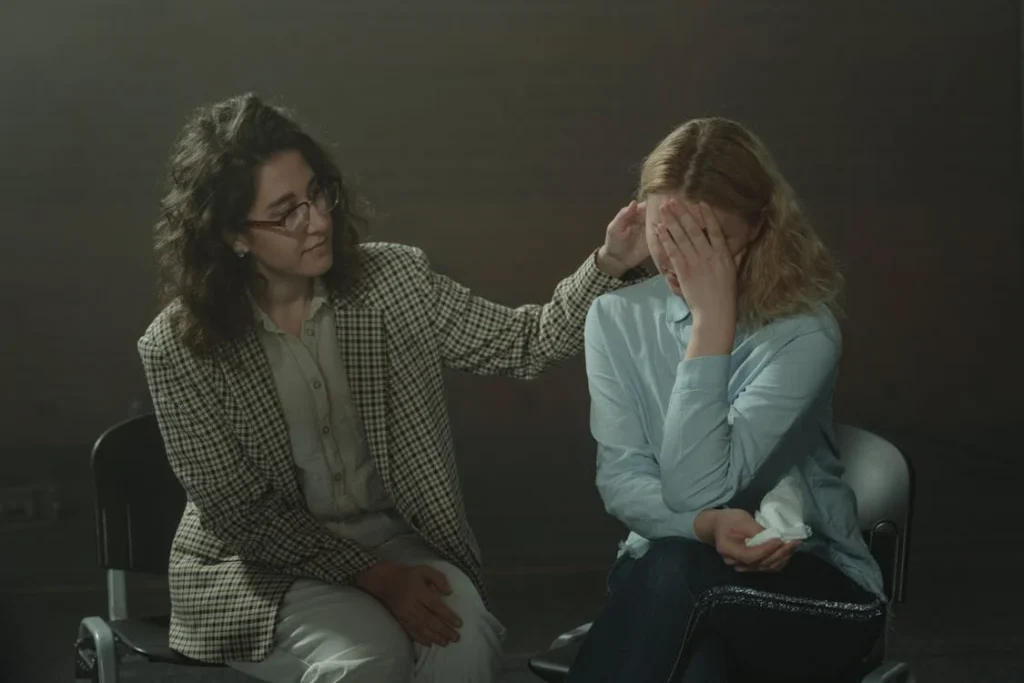 Facing a future that looks completely different from what was expected can bring deep anxiety. Questions like “Will I be able to work again?”, “How will my relationships change?”, or “What if I never feel normal again?” can become overwhelming. These thoughts create a sense of uncertainty, which can be mentally exhausting.