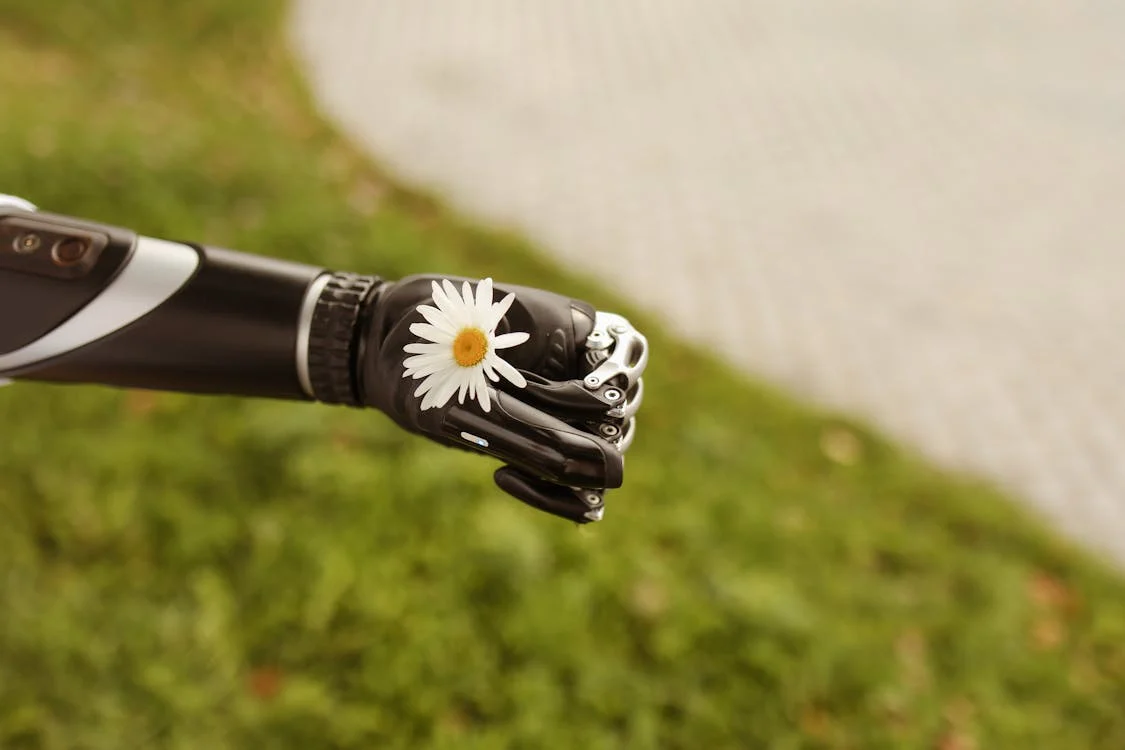 Find the best bionic hand in Noida with Robobionics. Innovative, reliable, and affordable prosthetics that restore functionality and boost self-reliance.