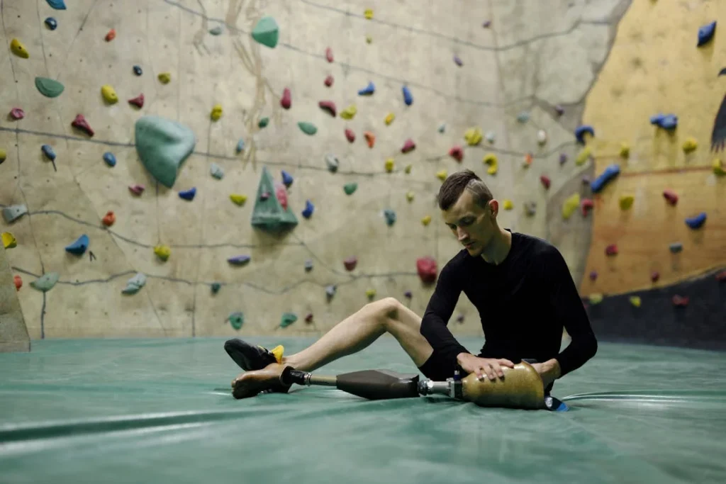 Walking isn’t just putting one foot in front of the other. It’s a complex blend of balance, rhythm, posture, and confidence. And how early you start walking with a prosthetic affects how well you do it long-term.