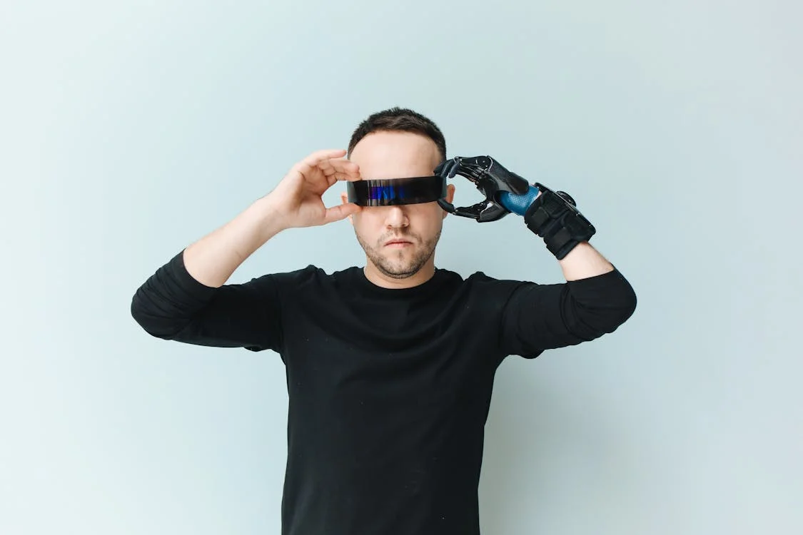 Understand the key challenges in bionic grip design and discover the innovative solutions reshaping prosthetic hand function and form.